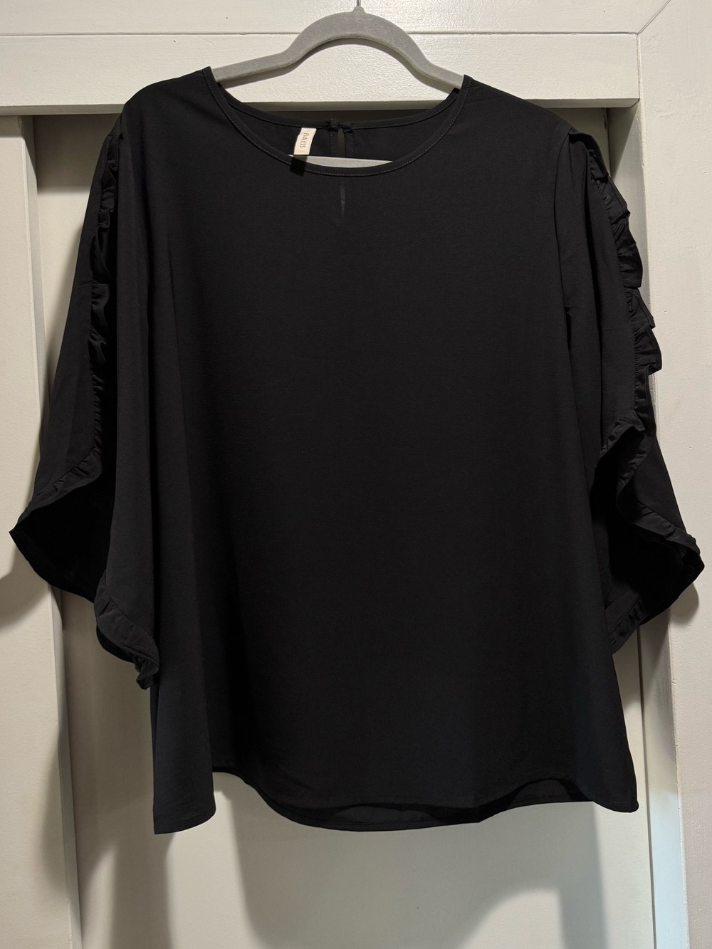 Evaless 3/4 ruffle sleeve black flowy top
